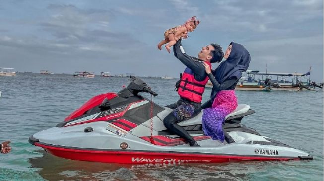 Kelakuan Ria Ricis Ajak Baby Moana Main Jetski Dikomentari Komnas PA: Jangan Eksploitasi Anak Demi Konten!