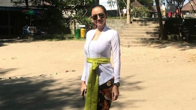 Potret Aura Kasih Pamer Body Goals (Instagram/@aurakasih)