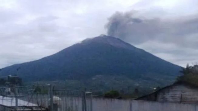 Gunung Kerinci Meletus Lagi, Semburan Abu Capai 600 Meter