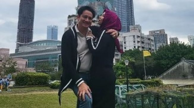 5 Potret Keharmonisan Rumah Tangga Ivan Fadilla dan Sarni, Mantan Suami Venna Melinda yang Terlihat Mesra dan Harmonis