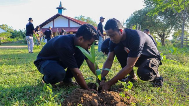 Peringati Hari Gerakan Sejuta Pohon se-Dunia, GMC NTT Tanam 5.000 Bibit Pohon