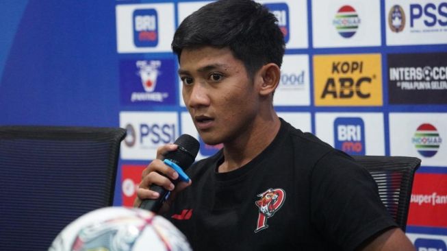 Bek sayap Persija Jakarta, Firza Andika saat sesi konferensi pers jelang laga Persib Bandung vs Persija Jakarta di BRI Liga 1. (dok. Liga Indonesia Baru)