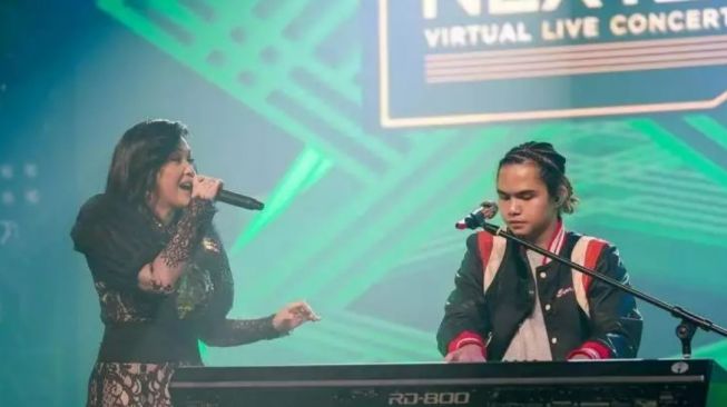  Potret penyanyi duet bareng anak (Instagram/@maiaestiantyreal)