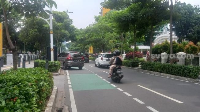 Lokasi kasus driver ojol menjadi korban begal di Jalan Cikini Raya, Menteng, Jakarta Pusat. (Suara.com/Arga)