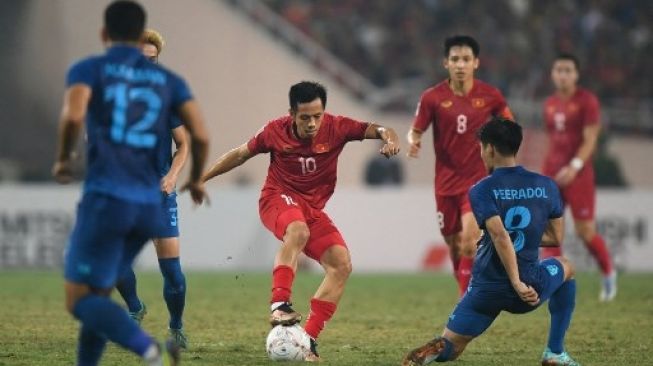 Sudah Tua, Nguyen Van Quyet Masih Dipakai, Timnas Vietnam Jadi Bahan Ejekan Media Sendiri: Senjata Tanpa Peluru