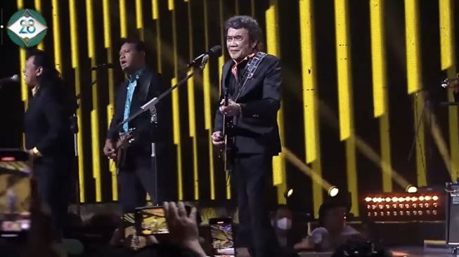 Potret Rhoma Irama Bawakan Lagu Butter BTS (YouTube Indosiar)