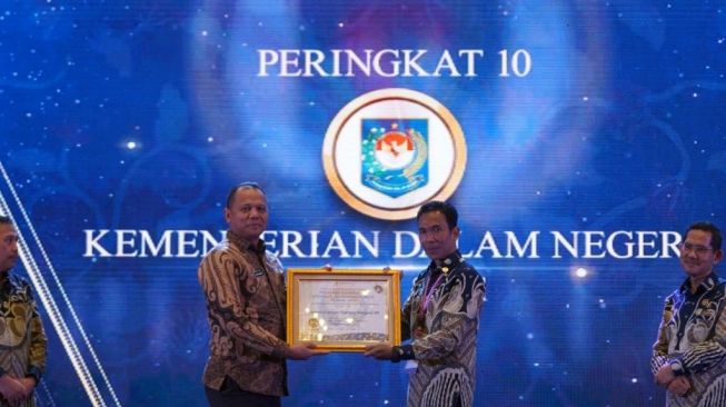 Kemendagri Raih Anugerah Kepatuhan Standar Pelayanan Publik 2022 dengan Nilai 88,91