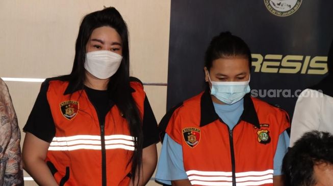 2 Wanita Diringkus Polisi Usai Lakukan Investasi Bodong, Belasan Korban Rugi Rp19,6 Miliar