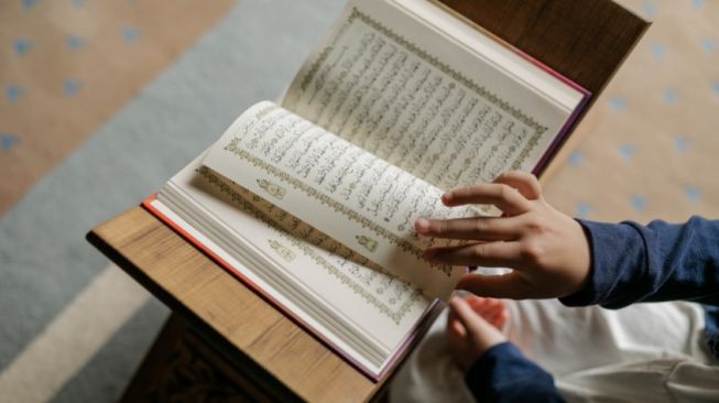 Panduan Cara Istikharah Lewat Al-Quran untuk Memohon Petunjuk