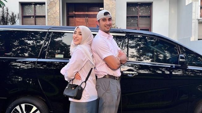 Foto Ali Syakieb dan Margin Wieheerm Berseragam Putih Abu-abu (Instagram/@marginw)