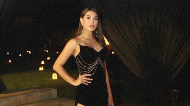 Gaya Glamor Artis di Acara Ultah Manoj Punjabi (Instagram/@frederikacull)