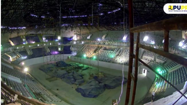 Proses pembangunan Indoor Multifunction Stadium Gelora Bung Karno. (YouTube Sekretariat Presiden)