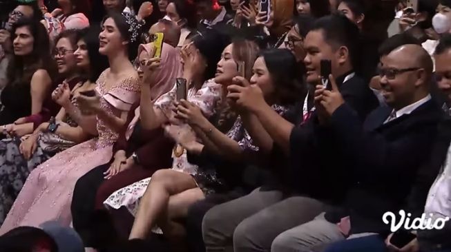 Potret Rhoma Irama Bawakan Lagu Butter BTS (YouTube Indosiar)