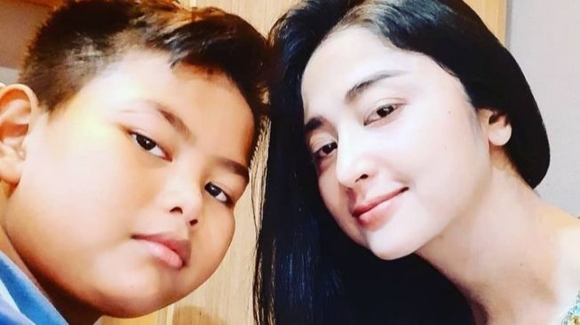 Kebersamaan Seleb dan Anak Angkat (Instagram/@felicegabriel9_real)