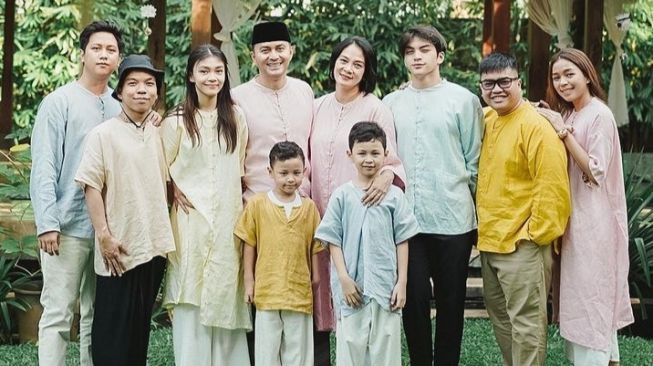 Kebersamaan Seleb dan Anak Angkat (Instagram/@bu_deedee)