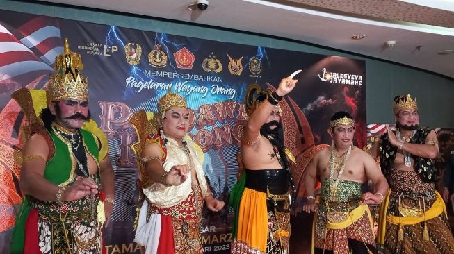 Main Wayang Orang Bersama Kapolri dan Tiga Kepala Staf, Panglima TNI: Kalau Ada yang Tidak Ketawa Perlu Cek ke Dokter