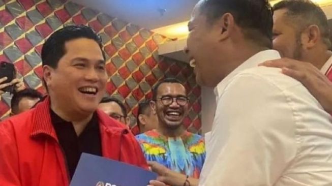 Momen Artis dan Youtuber antar Erick Thohir Daftar Ketum PSSI (Instagram/@baimwong)