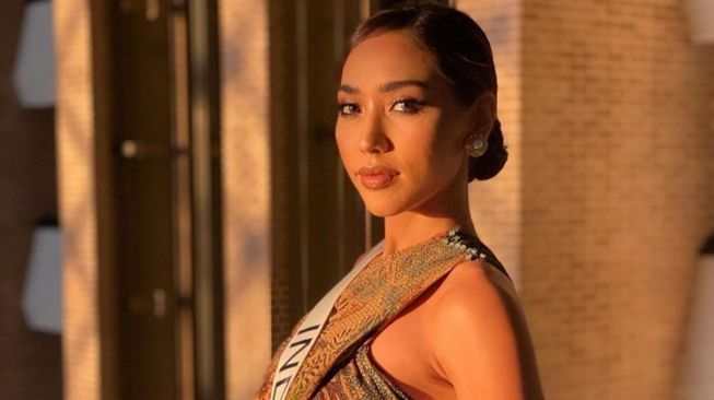 Potret Laksmi De-Neefe di Ajang Miss Universe (Instagram/@officialputeriindonesia)