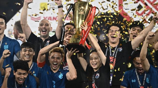 The Thai national team won the 2022 AFF Cup. (Lillian SUWANRUMPHA / AFP)