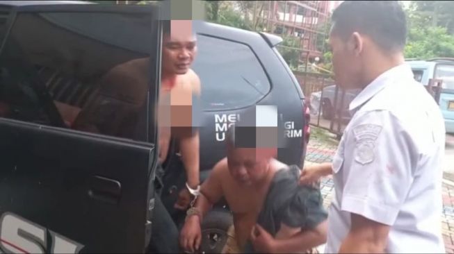 Dua Maling 'Dipermak' Massa Usai Ketahuan Nyolong Motor, Wartawan Dilarang Ambil Gambar oleh Warga