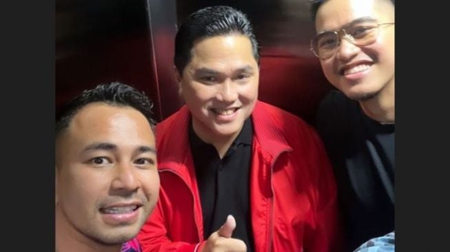 Momen Artis dan Youtuber antar Erick Thohir Daftar Ketum PSSI (Instagram/@raffinagita1717)