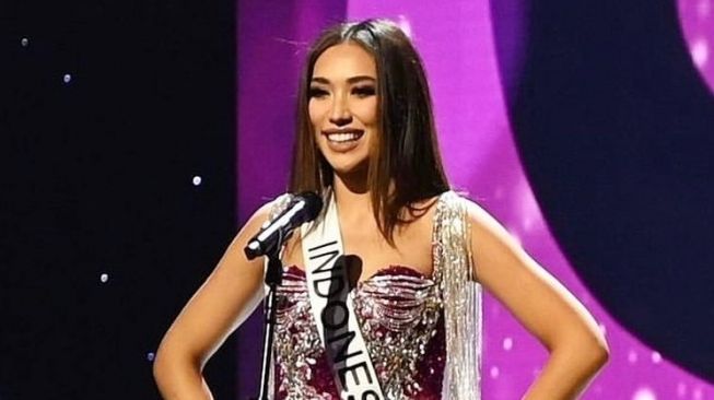 Potret Laksmi De-Neefe di Ajang Miss Universe (Instagram/@officialputeriindonesia)