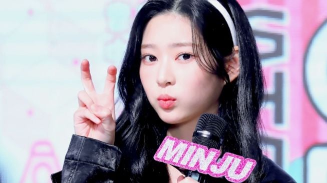 Kim Minju Eks IZ*ONE Memutuskan Mundur sebagai MC Show! Music Core karena Hal Ini