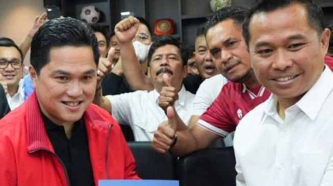 Momen Artis dan Youtuber antar Erick Thohir Daftar Ketum PSSI (Instagram/@erickthohir)