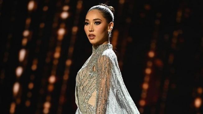 Potret Laksmi De-Neefe di Ajang Miss Universe (Instagram/@officialputeriindonesia)