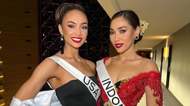 Potret Laksmi De-Neefe di Ajang Miss Universe (Instagram/@officialputeriindonesia)