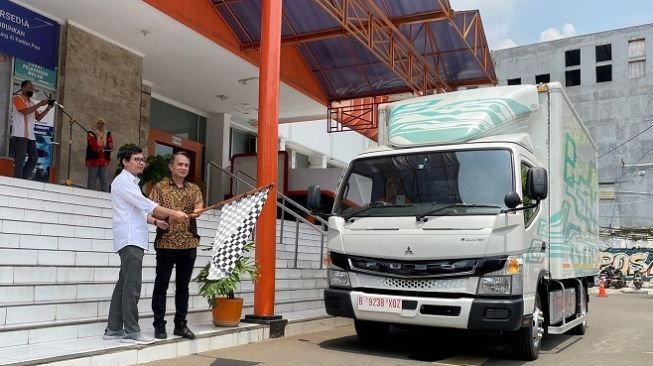 PT Pos Indonesia menggunakan truk listrik eCanter yang peresmian penggunaannya dimulai 12 Januari 2023 [PT KTB].