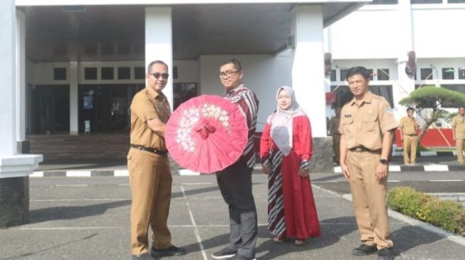 Payung Geulis Tasik Ikut Pameran di Thailand