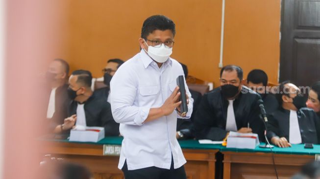 Terdakwa kasus pembunuhan Brigadir Yosua Hutabarat, Ferdy Sambo saat hadir untuk mengikuti sidang lanjutan di Pengadilan Negeri Jakarta Selatan, Selasa (17/1/2023). [Suara.com/Alfian Winanto]
