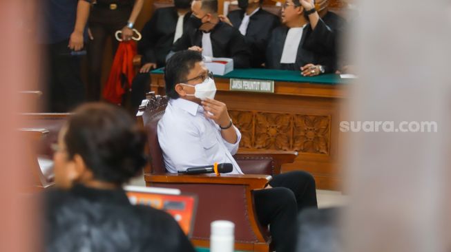 Terdakwa kasus pembunuhan Brigadir Yosua Hutabarat, Ferdy Sambo saat mengikuti sidang lanjutan di Pengadilan Negeri Jakarta Selatan, Selasa (17/1/2023). [Suara.com/Alfian Winanto]