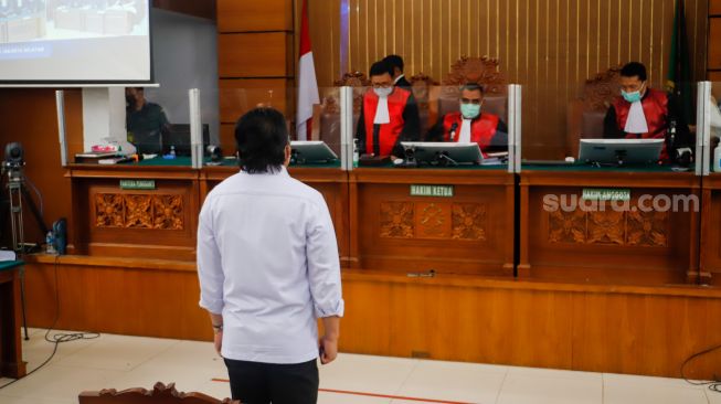 Terdakwa kasus pembunuhan Brigadir Yosua Hutabarat, Ferdy Sambo saat mengikuti sidang lanjutan di Pengadilan Negeri Jakarta Selatan, Selasa (17/1/2023). [Suara.com/Alfian Winanto]