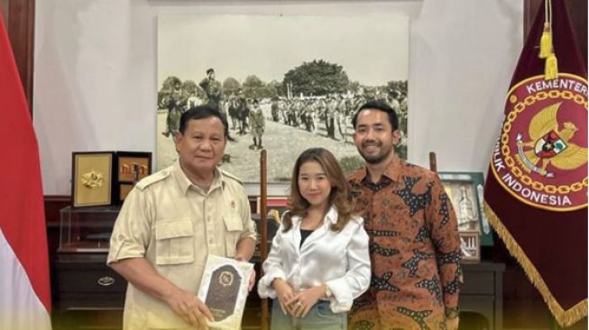 Bagikan Undangan ke Pak Prabowo, Kiky Saputri: Impian Jadi Ibu MenHan Gagal