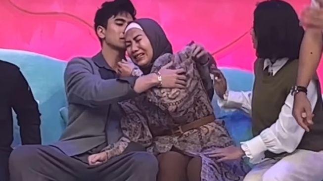 Momen Venna Melinda Nangis Kejer di Acara TV (YouTube TRANS TV Official)