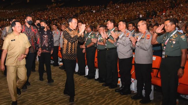 Beda dengan Ucapan Budiman Sudjatmiko, Jokowi Serahkan Urusan Perpanjangan Jabatan Kepala Desa ke DPR RI