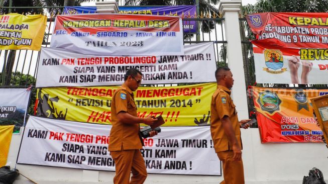 Berani! Sosok Ini Gugat UU Desa Agar Masa Jabatan Kades Dikurangi, Jokowi Angkat Tangan?