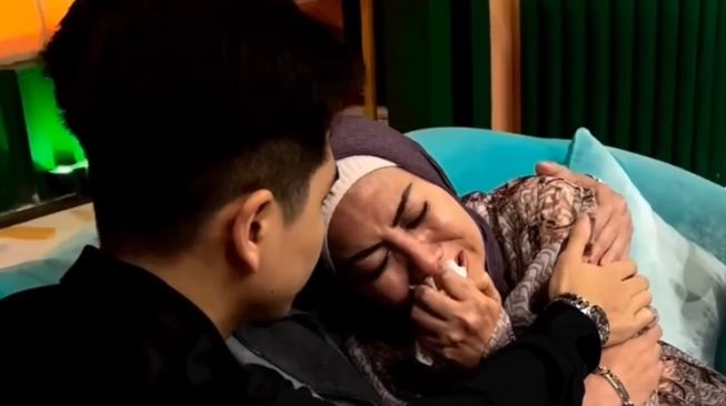 Venna Melinda Sempat Nangis Histeris Hingga Harus Ke Psikolog, Tepat Gak Sih?