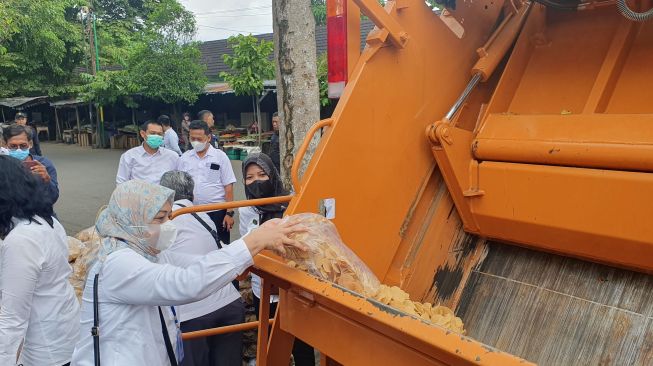 Disdag Kota Yogyakarta Musnahkan 680 Kg Lebih Kerupuk Puli Mengandung Boraks