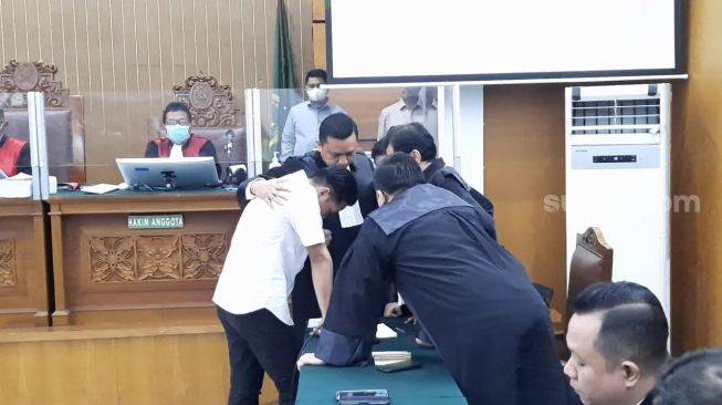 Vonis Selesai: Bharada E Masih Jadi Polisi, Sambo Tinggal Menunggu ...