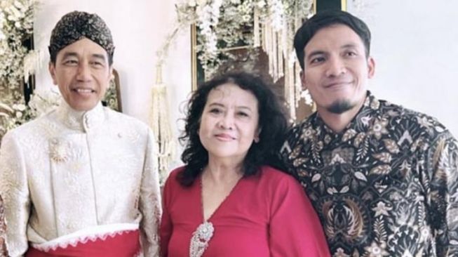 Artis dan Ibu yang Beda Agama (Instagram/@desta80s)