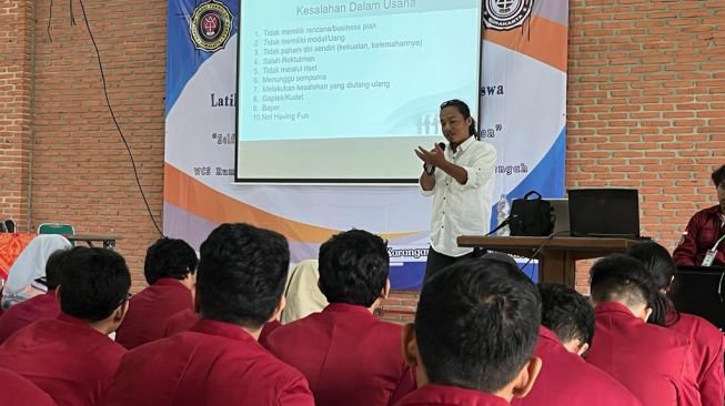 STT Warga Surakarta Gelar Latihan Kepemimpinan Manajemen Mahasiswa di Lereng Gunung Lawu