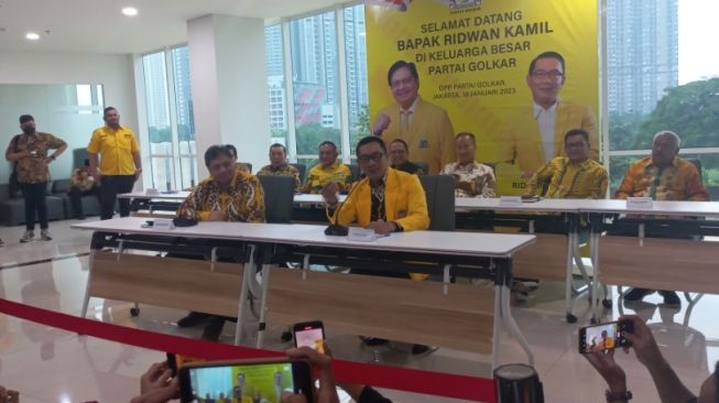 Alasan Airlangga Rekrut Ridwan Kamil dan Diberi Jabatan Waketum: Dia Tokoh Masyarakat yang Penuhi Kriteria