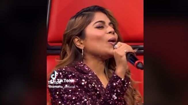 Video Juri The Voice Sri Lanka Nyanyikan Let it Go dengan 4 Versi, Keren Banget!