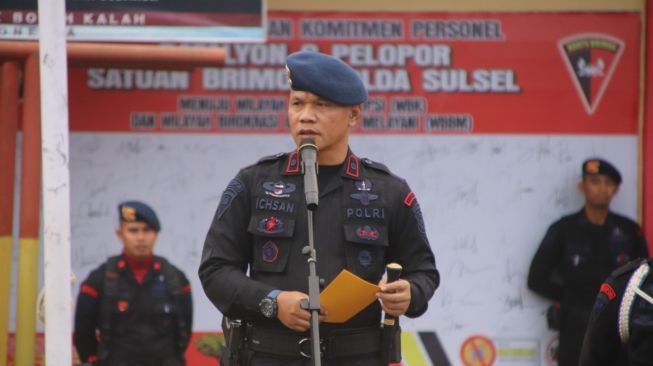 Brimob Bone Gelar Upacara Bendera dalam Rangka HKN