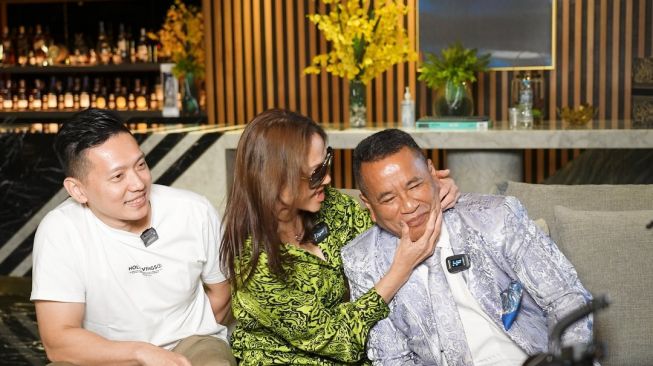 Momen Kocak Bunda Corla Ketemu Hotman Paris (Instagram/@hotmanparisofficial)
