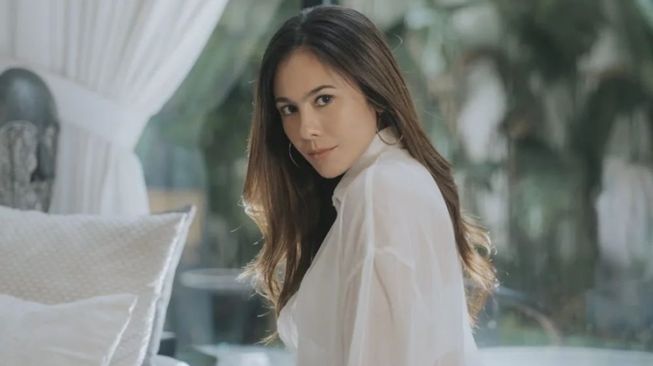 Potret Hot Wulan Guritno di Usia 41 Tahun (Instagram/@wulanguritno)