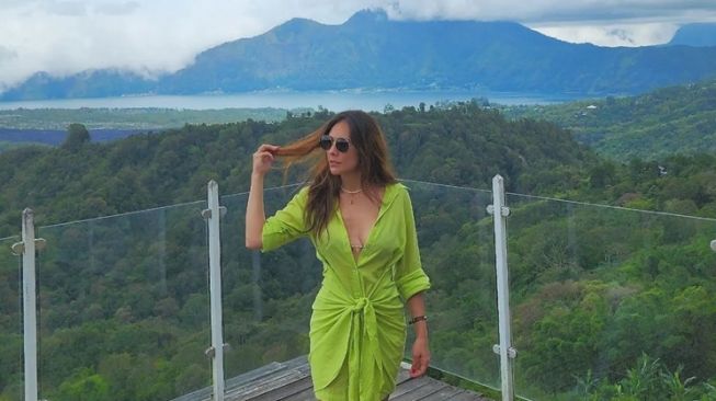 Potret Hot Wulan Guritno di Usia 41 Tahun (Instagram/@wulanguritno)